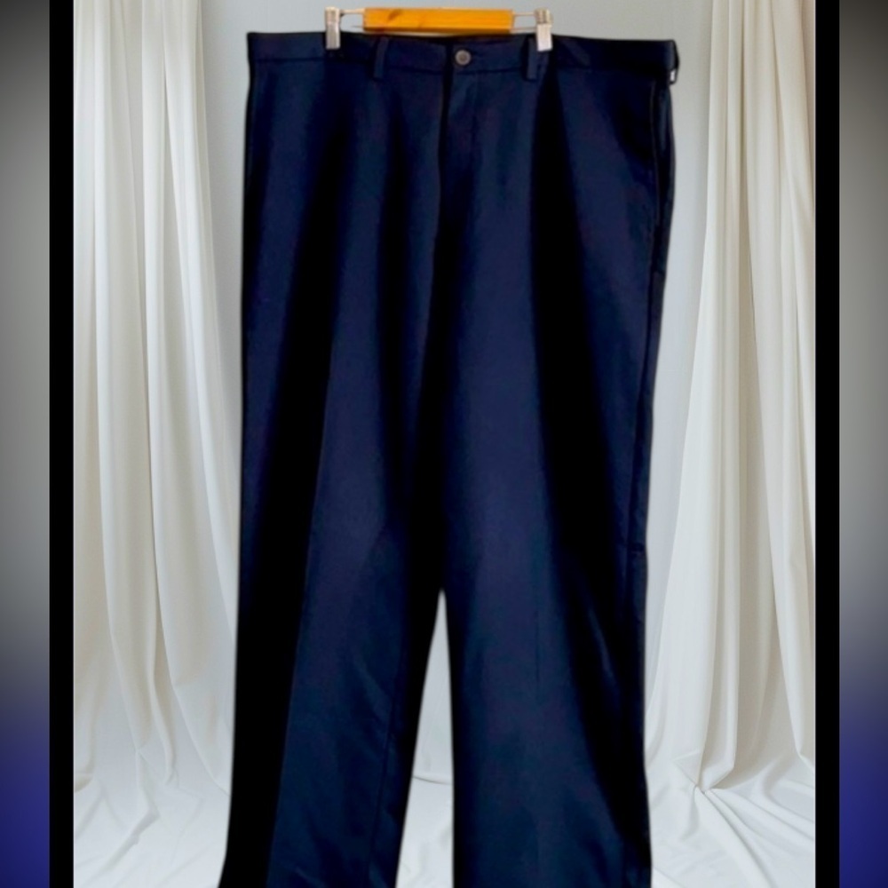 Haggar pant Mens NAVY bottom size 42”W x 32”L